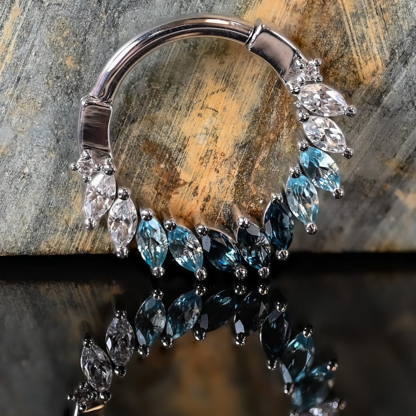 Maeve Hinge Ring